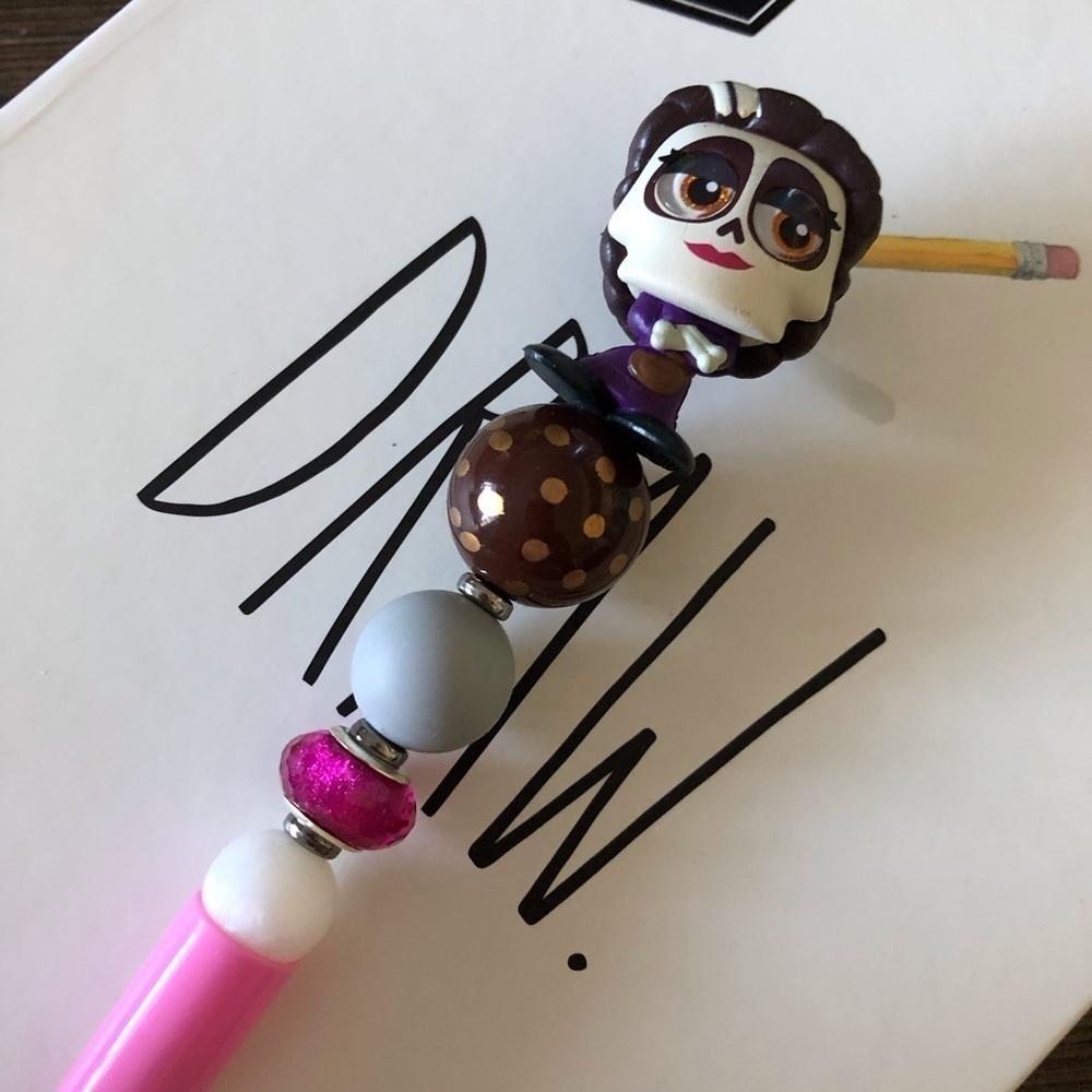 Disney Doorables: Coco: Mama Imelda Rivera handmade beaded pen